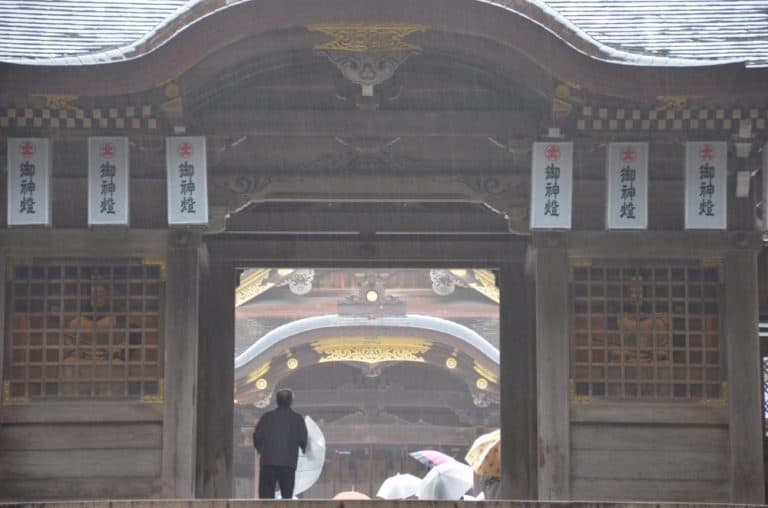 お饅頭を食べて、弥彦神社