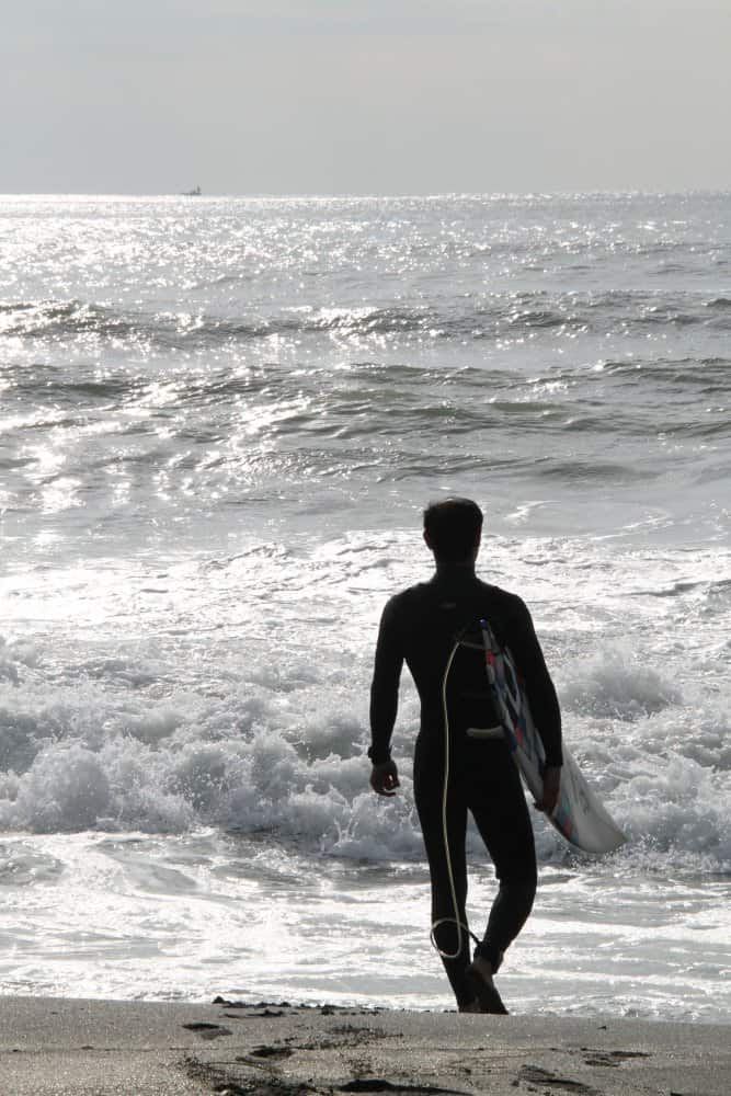 Japan, Kamakura – braving the sea, Jan.2013