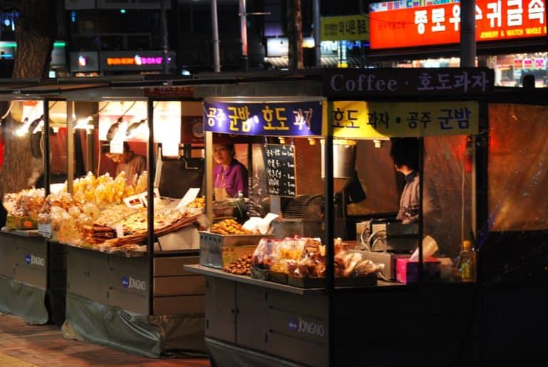 韓国、ソウル－夜の市場 2012年4月 (ソウル)