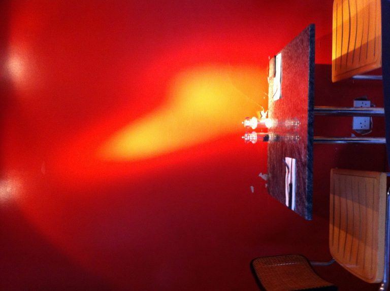 London, la piccola – light on the wall (Londra)