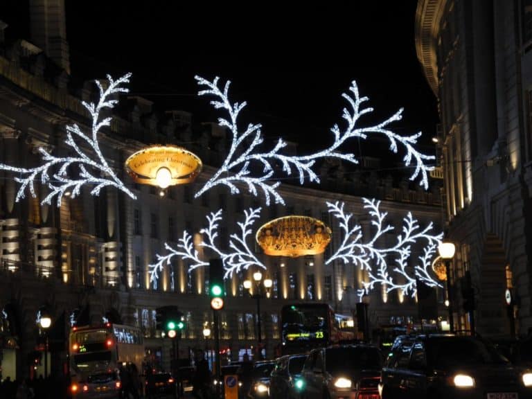 Regent Street cambia la iluminación de navidad