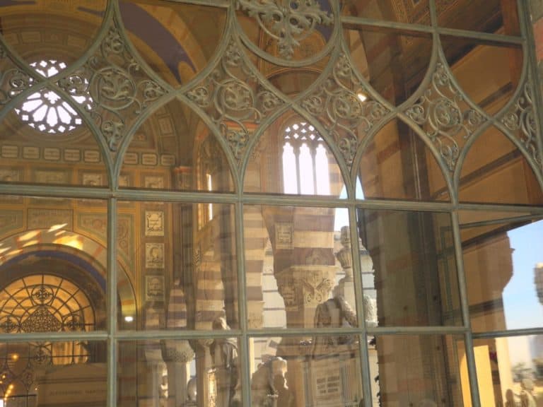 Milan, monumentale – through the  glass, Jan.2015 (Milan)