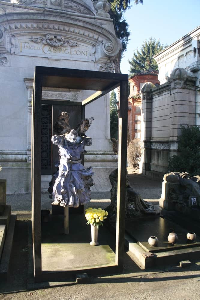 Milan, monumentale – floating, Jan.2015 (Milan)