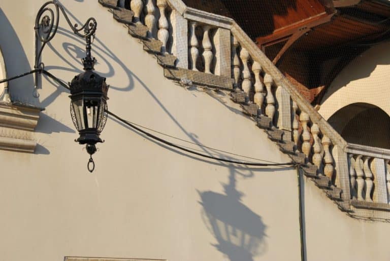 Polonia, Cracovia – lampione e ombra, maggio 2009 (Cracovia)