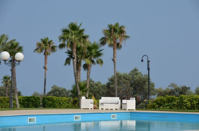 La piscina in hotel a Roccella Ionica