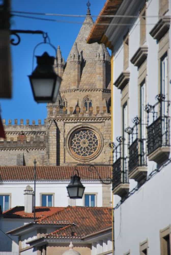 Portogallo, Evora – cattedrale e lampione, 2011 (Alentejo)