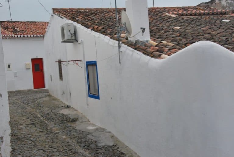 Portogallo, Mertola – rosso e blu, gennaio 2012 (Alentejo)