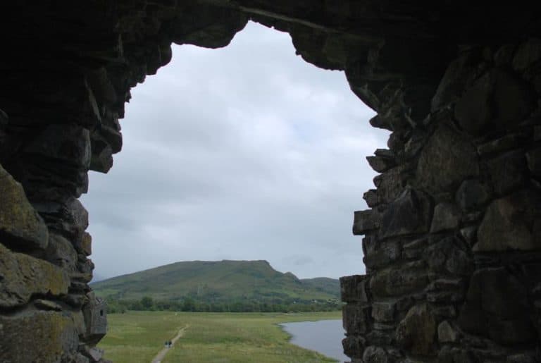 Scotland, Kilchurn Castle – looking through the wall 2010