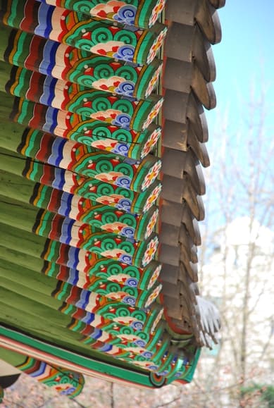 South Korea, Seoul – under the eaves, 2011 (Seoul)