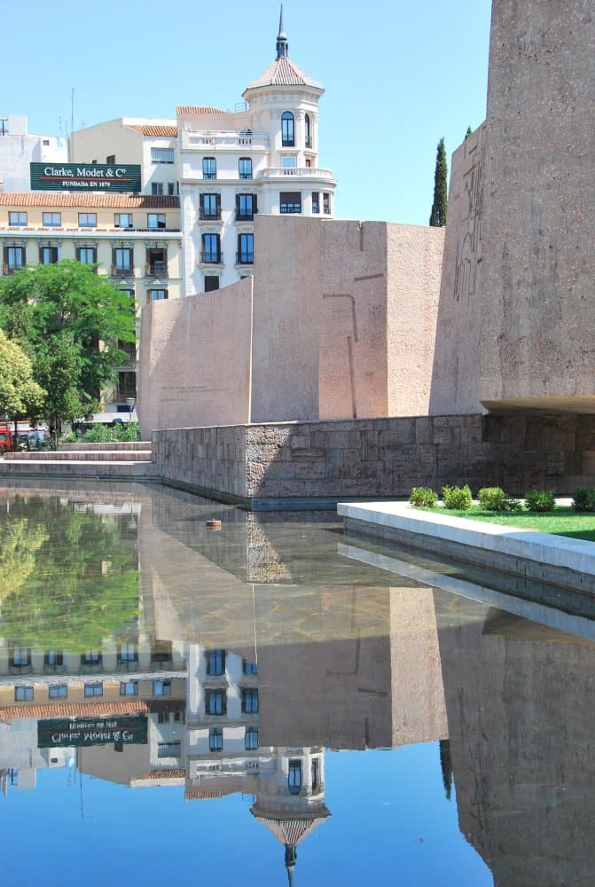 Spagna, Madrid – riflessi, luglio 2012 (Madrid)