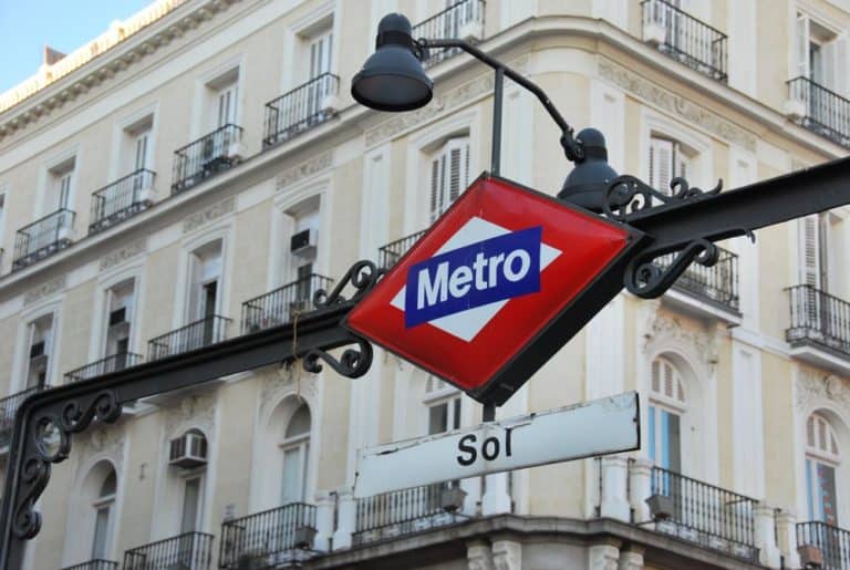 Spagna, Madrid – segnale della metro, luglio 2012 (Madrid)