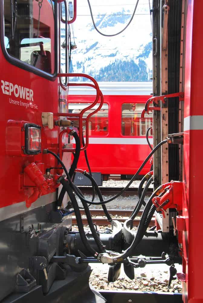 Svizzera, St. Moritz – treno rosso, maggio 2012 (St Moritz)