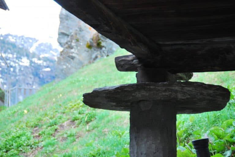 Svizzera, Zermatt – sotto il pavimento, maggio 2012 (Zermatt)