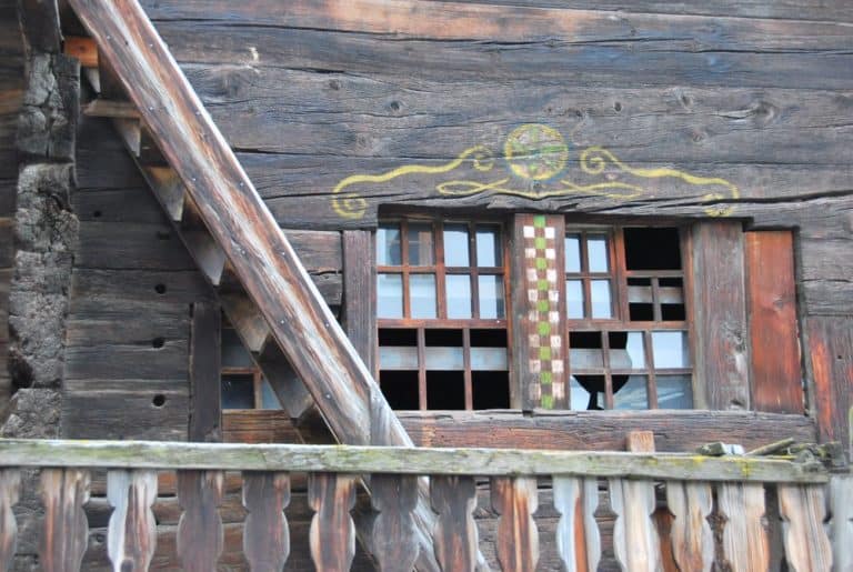 Svizzera, Zermatt – finestra rotta, maggio 2012 (Zermatt)