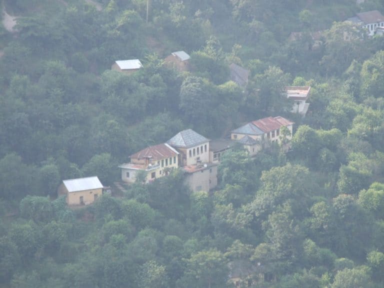 India, verso Shimla – case, set. 2006 (Shimla)