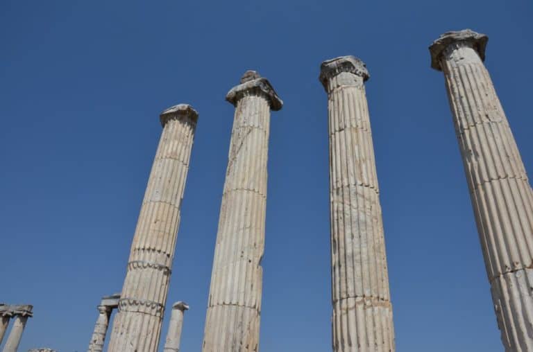 Turkey, Afrodisias – four pillars, August 2012