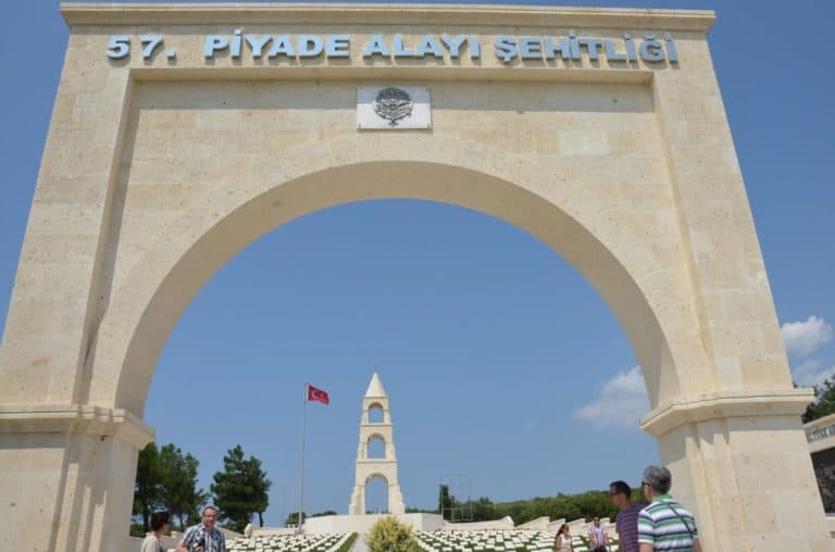 Turkey, Gallipoli – arch, Aug.2012