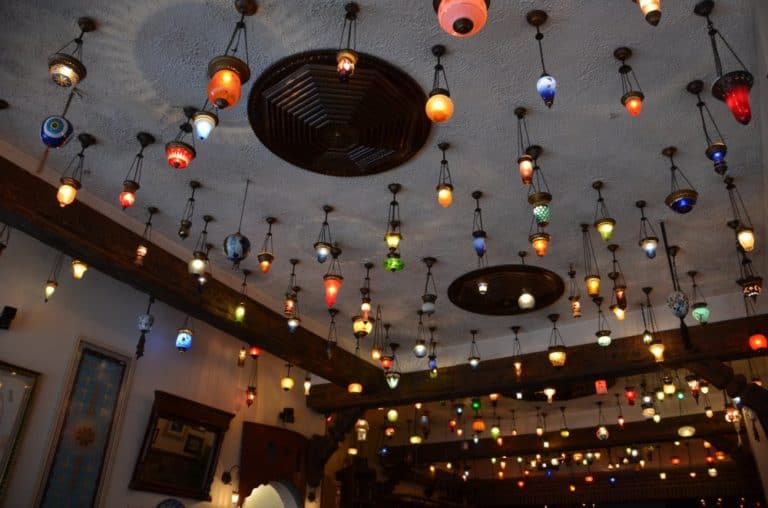 Turkey, Istanbul – lots of lamps, Aug. 2012 (Estambúl)