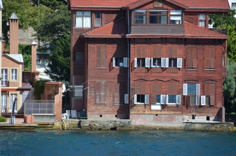 Turkey, Istanbul – red house, Aug.2012 (Estambúl)