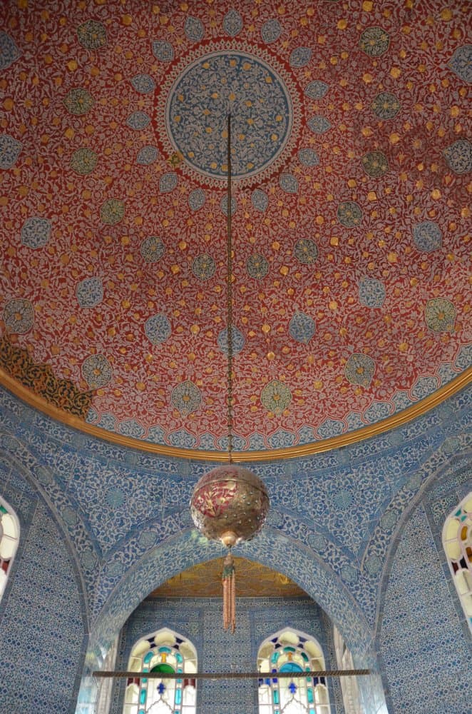 Turkey, Istanbul – red ceiling, Aug. 2012 (Estambúl)