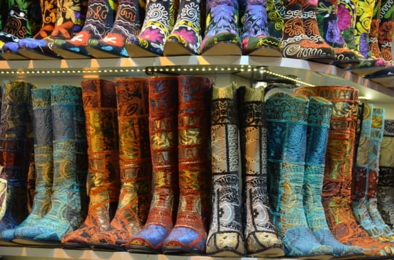 Turkey, Istanbul – boots, Aug.2012 (Estambúl)