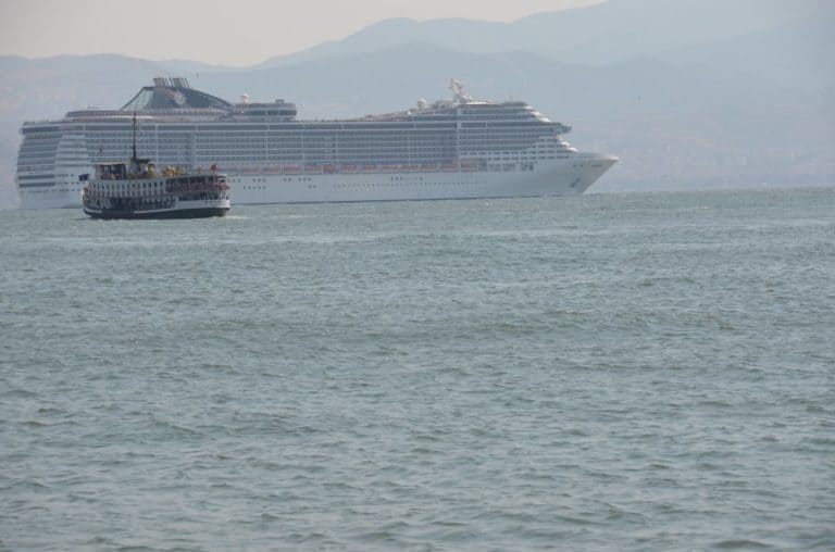 Turkey, Karsiyaka – liner, August 2012