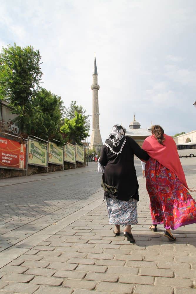 Turkey, Istanbul – traditional clothing, August 2012 (Estambúl)