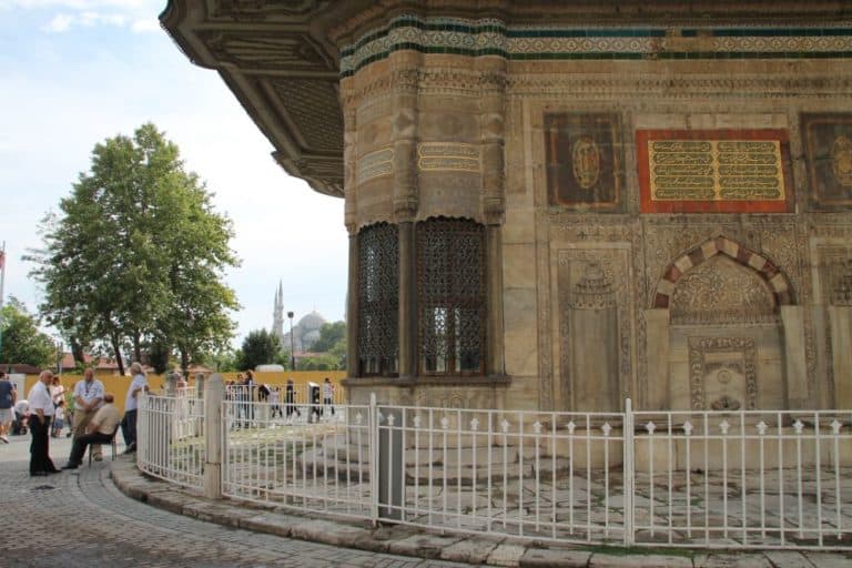 Turkey, Istanbul – talk in front of the monument, August 2012 (Estambúl)