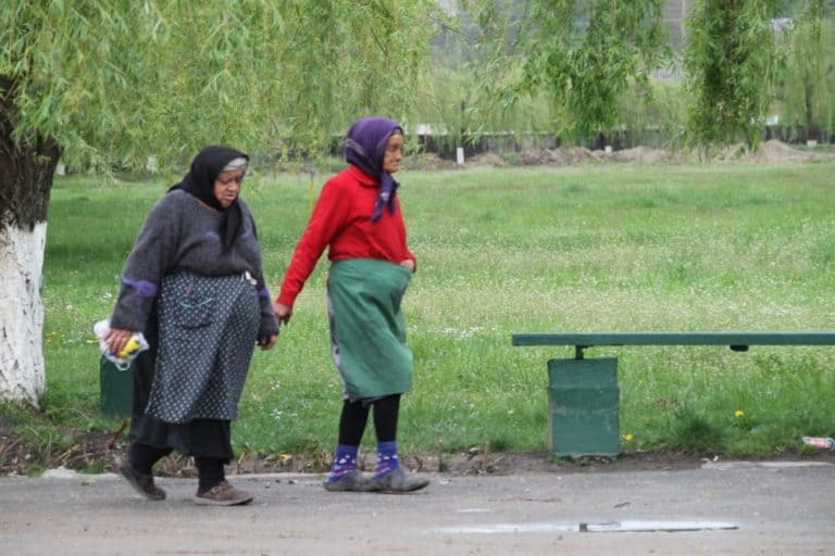 Romania, Dintr un Lemn – local people, Apr.2014 (Valcea)