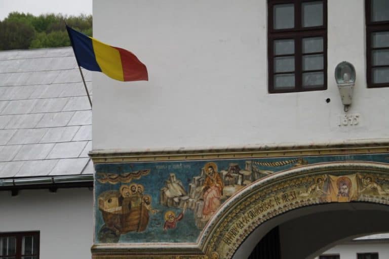Romania, Dintr un Lemn – flag, Apr.2014 (Valcea)