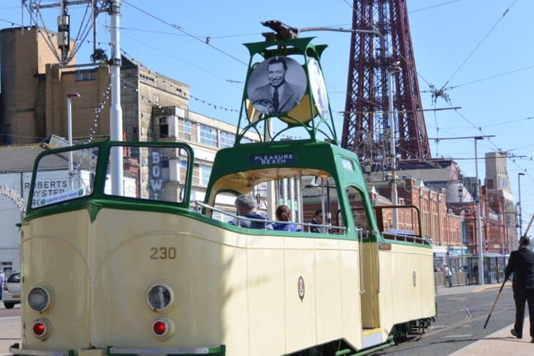 spiaggia – tram per turisti, Mag.2016 (Blackpool)