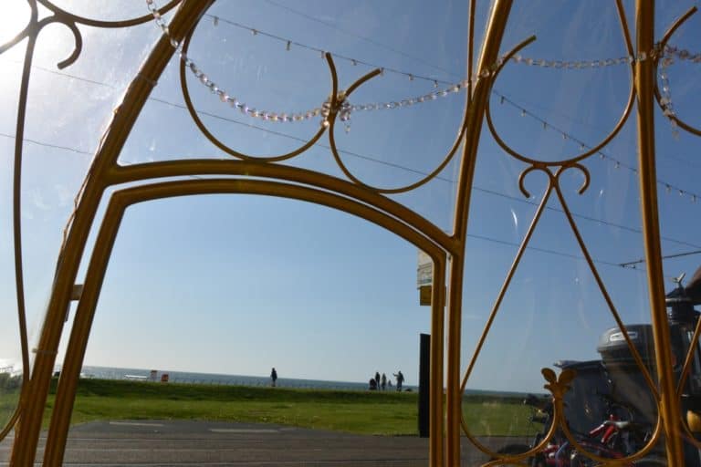 spiaggia – dalla carrozza, Mag.2016 (Blackpool)