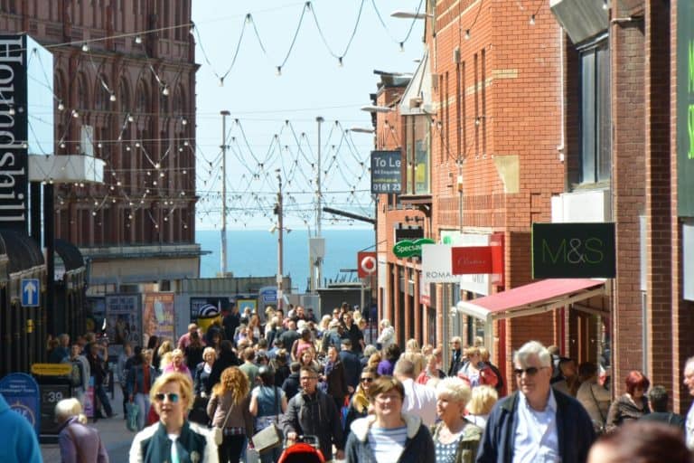 città – folla, Mag. 2016 (Blackpool)