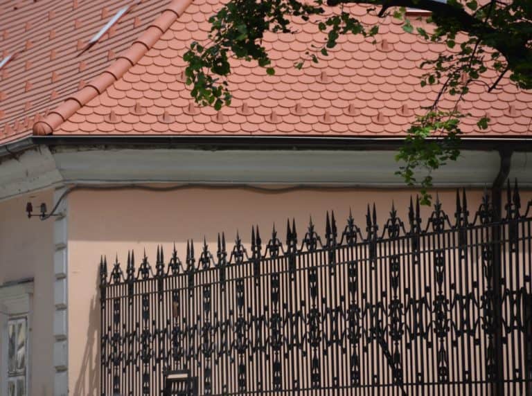 città – motivo del cancello, Mag. 2016 (Bratislava)