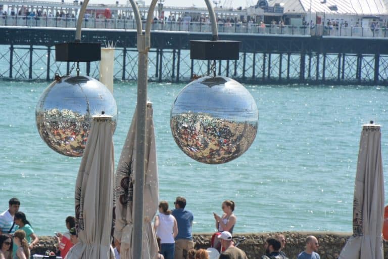 spiaggia – palle a specchio, Maggio 2016 (Brighton)