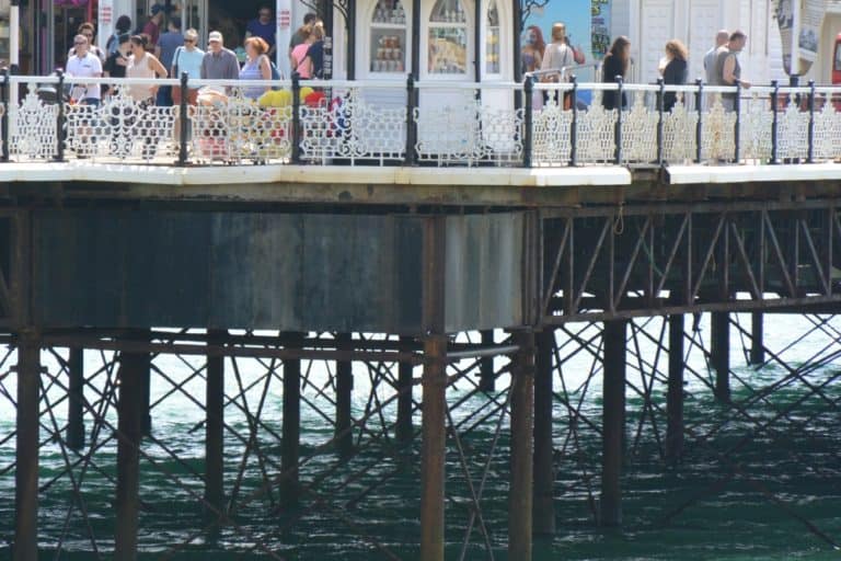 spiaggia – palafitte, Maggio 2016 (Brighton)