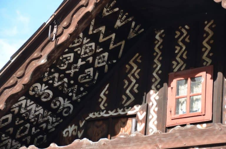under the eaves, May2016 (Cicmany)