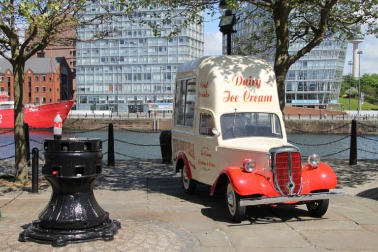 lungomare – venditore di gelati, Mag.2016 (Liverpool)