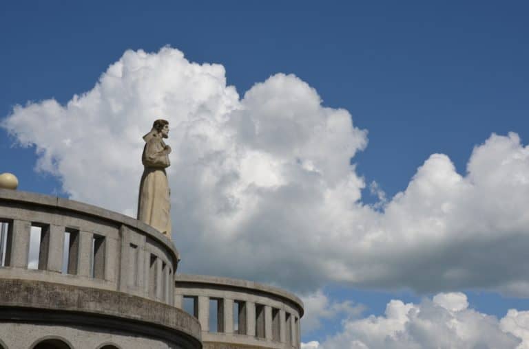 ルゾムベロク―雲と像 2016年5月