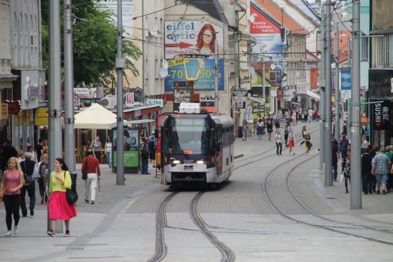 città – gonna rosa, Mag.2016 (Bratislava)