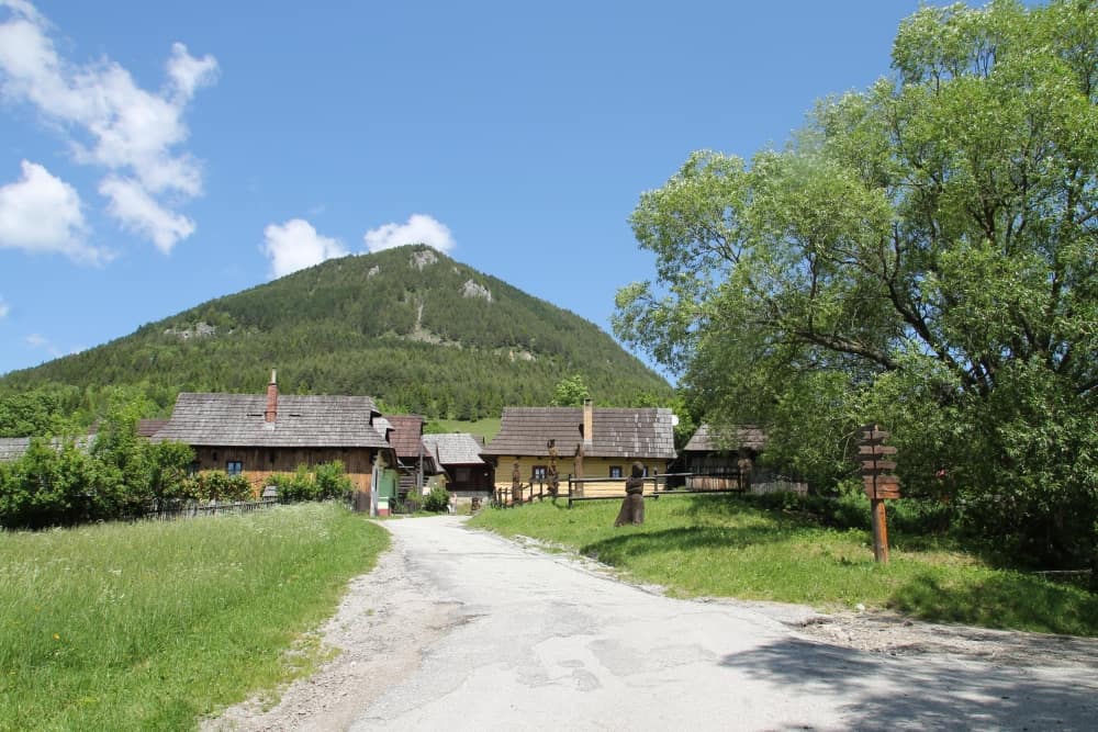 スロバキアの世界遺産 ヴルコリニェツ村へ足を伸ばす