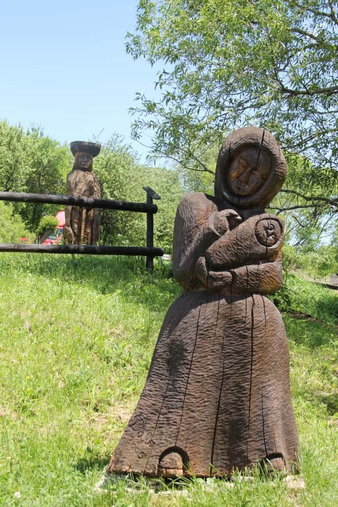 wooden statues, May2016 (Vlkolínec)