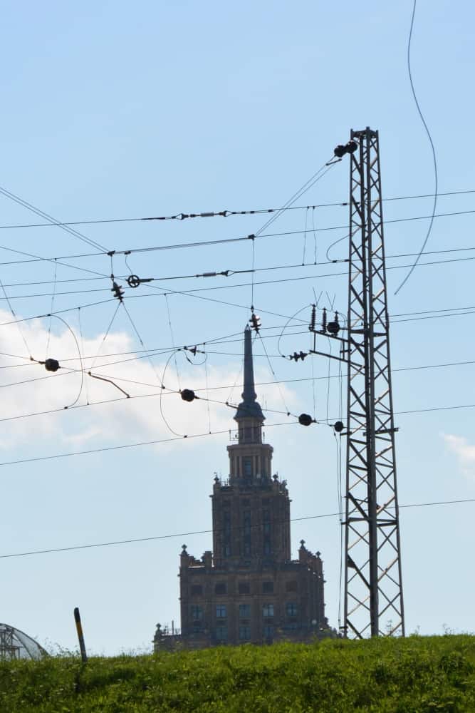 città – torre e cavi, Lug.2016 (Riga)