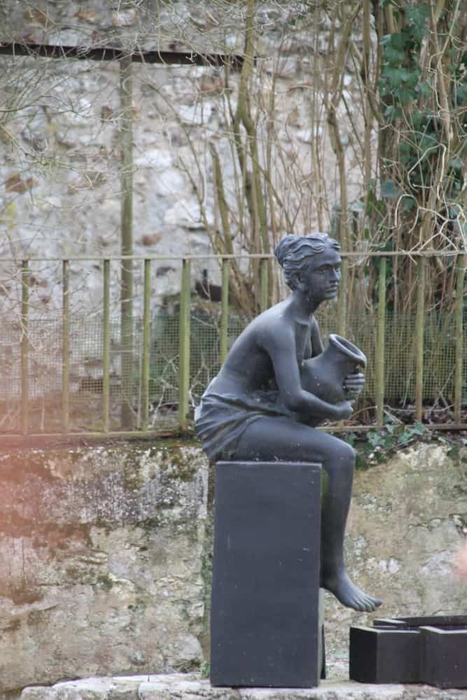 old town – statue, Mar.2015 (Chartres)