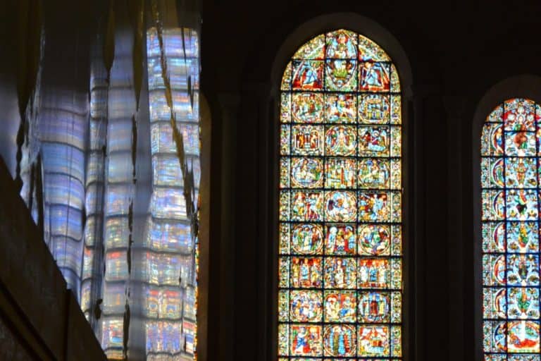 cattedrale – vetri colorati e riflesso, Mar.2015 (Chartres)
