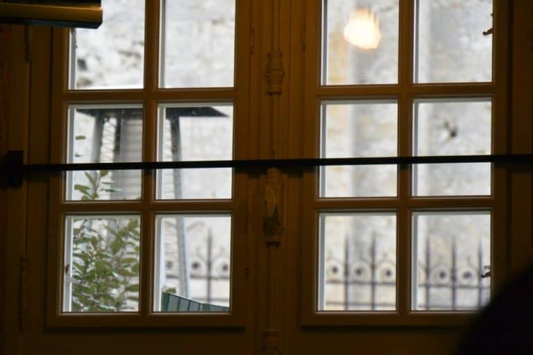 restaurant – windows, Mar.2015 (Chartres)