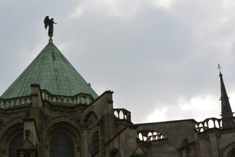 cathedral – angel, Mar.2015 (Chartres)