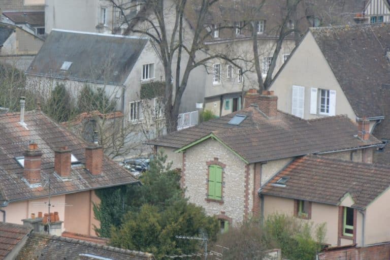 old town – green window, Mar.2015 (Chartres)