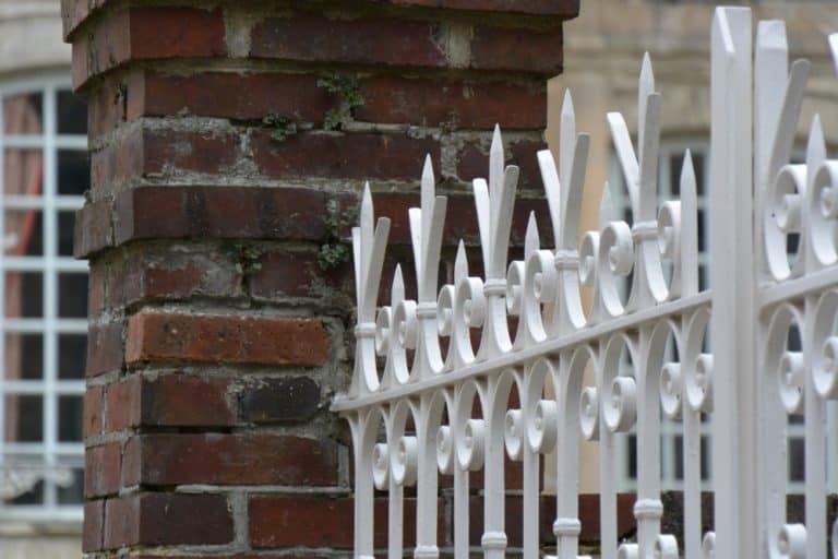 old town – white fence, Mar.2015 (Chartres)