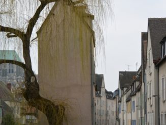 Tranquilla città vecchia Chartres